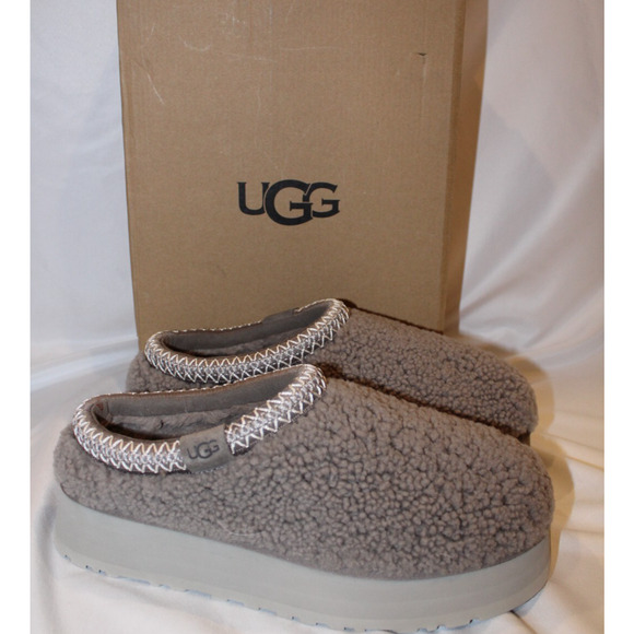 UGG WOMEN'S TAZZ CURLY SHEARLING SLIPPERS GRAY NIB - Picture 1 of 6
